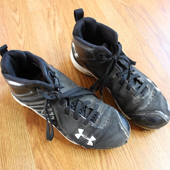 Under Armour Cleats - Picture 1 of 5